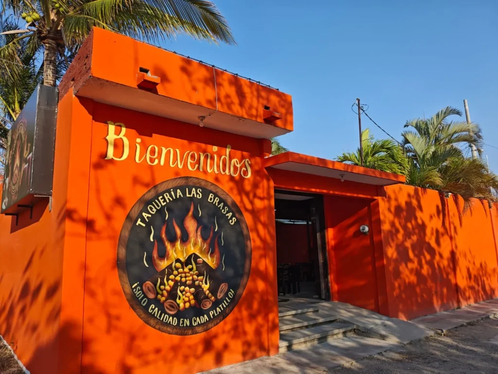 Fachada del local de Taquería Las Brasas